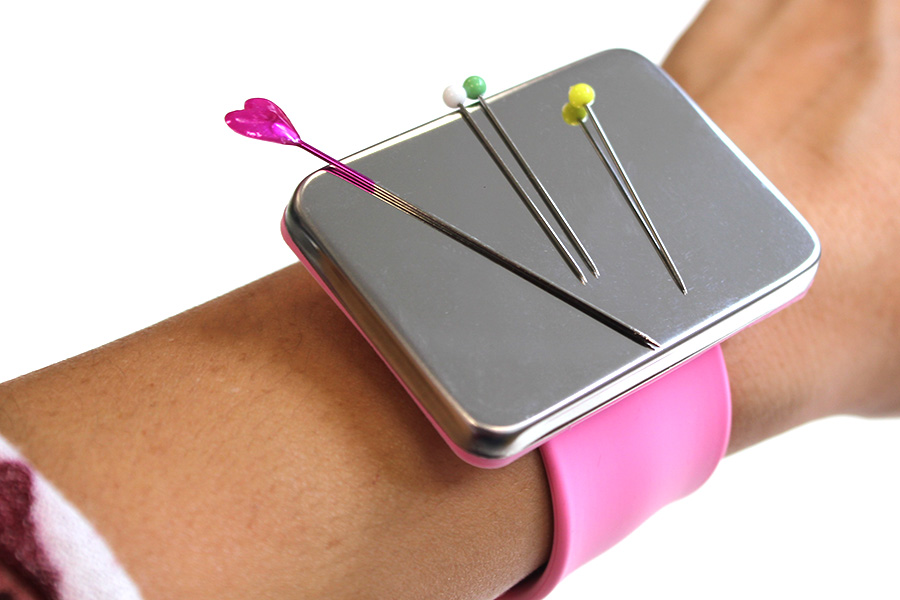 Magnetisches Nadelkissen-Armband in pink von SEEMANNSgarn